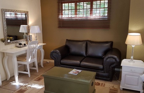 Blackheath House | Jubilee Lodge Guest House: 4-Star Stay with Pool & Breakfast