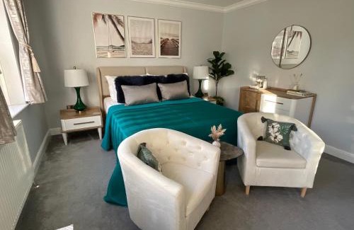 Lansbury House | Invite Family Fun at Jubilee House - Guest Rated 9.8