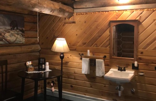 Lewistown Cabin | Experience Judith Mountain Lodge: Pet-Friendly Retreat