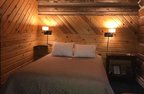Lewistown Cabin | Experience Judith Mountain Lodge: Pet-Friendly Retreat