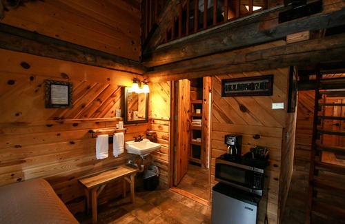 Lewistown Cabin | Judith Mountain Lodge: Family-Friendly Retreat with Dining