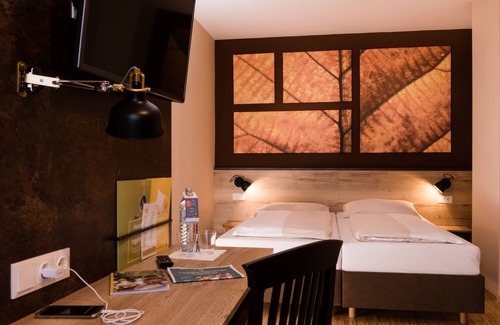 Fuerstenfeld Hotel | Comfortable JUFA Hotel Fürstenfeld: Pool, Hot Tub & Dining