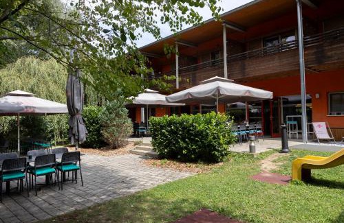 Leibnitz Hotel | Pet-Friendly JUFA Hotel Leibnitz with Pool and Spa Access