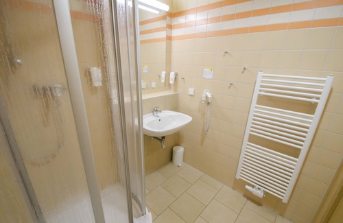 Leibnitz Hotel | Discover JUFA Hotel Leibnitz: Poolside Relaxation Awaits
