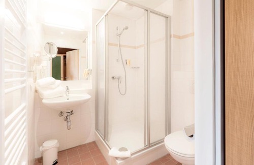 Stubenberg Hotel | Discover JUFA Hotel Stubenbergsee: Pet-Friendly Retreat