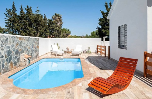 Los Canos de Meca House | Discover Juframar Casa3 Mar y Sol: Pet-Friendly Escape