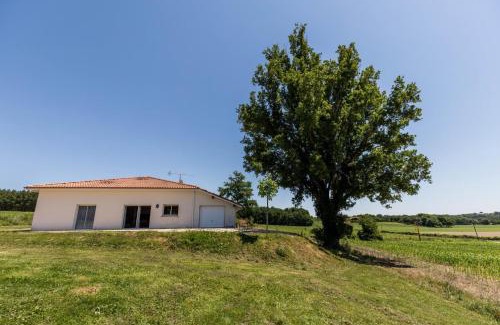 Fargues House | Relax at Juine: Pet-Friendly & Family-Oriented Retreat