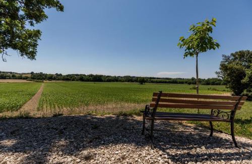 Fargues House | Relax at Juine: Pet-Friendly & Family-Oriented Retreat