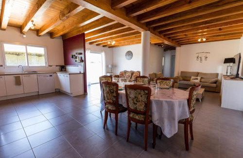 Fargues House | Relax at Juine: Pet-Friendly & Family-Oriented Retreat