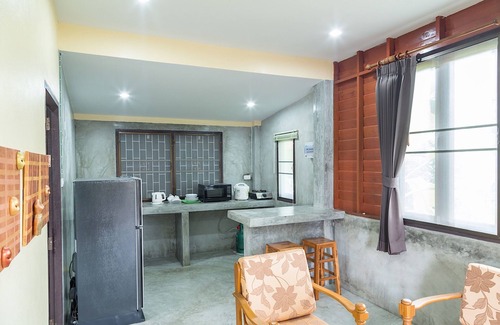Ko Pha-ngan House | Jule Green Villa: Kid-Friendly Retreat with Wifi & Terrace