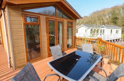 Narberth House | Pet-Friendly Jules 79: Guest Rated 9.6 and Affordable Stay