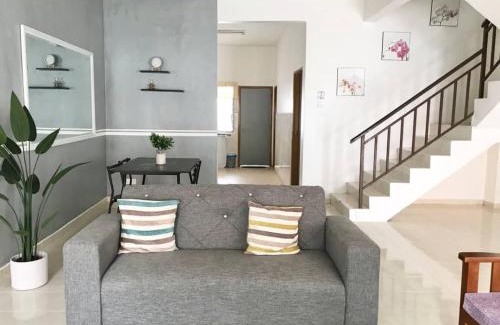 Ayer Keroh House | Family-Friendly Julia Homestay Near Taman Tasik Utama