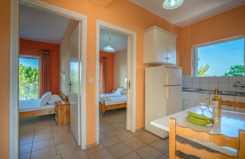 Amoudi Hotel | Exceptional Julia Studios: Oceanfront Retreat with Breakfast