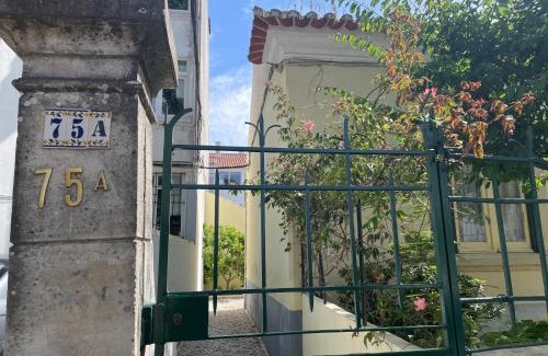 Carcavelos Apartment | Welcoming Julias Pateo: Family-Friendly Getaway Awaits