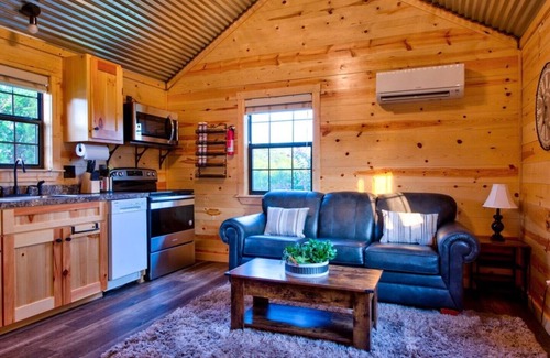Austin House | Experience Julie's Cabins: 10/10 Retreat with Spa & Pool