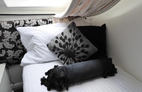 Saintbury House | Relax at Juliet Cottage with Hot Tub - Rated 9.2/10
