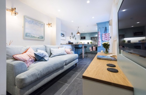 St Ives Cottage | Elegant Juliot Cottage: Guest Rated 10/10 with Breakfast