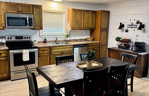 Pikeville Cottage | July 4th weekend available! Charming 3B-2B cottage by Fall Creek Falls!