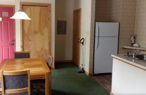 Basye Condo | Relaxing Mountain Retreat: 2BR with Kitchen in Shenandoah