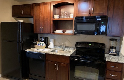 The Point Resort | Discover Comfort at July Newport Long Wharf Resort