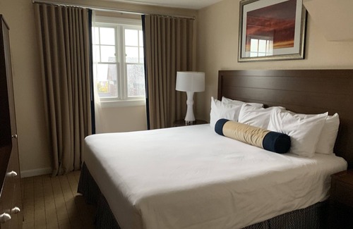 The Point Resort | Discover Comfort at July Newport Long Wharf Resort