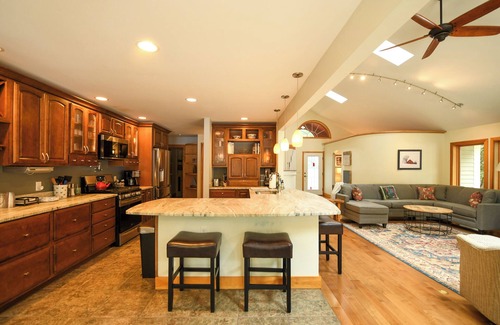 Raymond House | Exceptional Waterfront Home with Pool on Raymond Pond