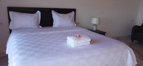 Tuk Tuk House | Discover Juma Cottages: Family-Friendly Retreat with Dining