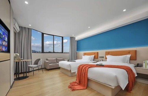 Yuexiu Hotel | Relax at Juman Hotel: Family-Friendly with Spa Amenities