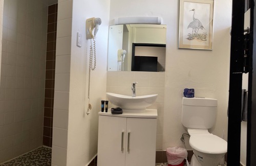 Longreach Hotel | Inviting Jumbuck Motel with Pool and Family-Friendly Perks