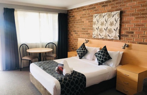 Tenterfield Hotel | Experience Comfort at Jumbuck Motor Inn - 4 Star Gem