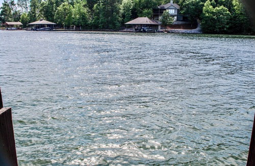Dadeville House | Jump Platform & Rope Swing, Dock. Kayak. Screened Porch. Firepit. Family Fun!