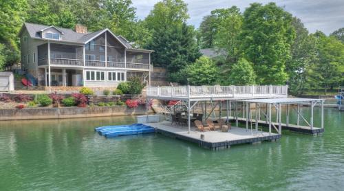 Necowa Cove House | Indulge at Jump Right In with Spa and Hot Tub Amenities