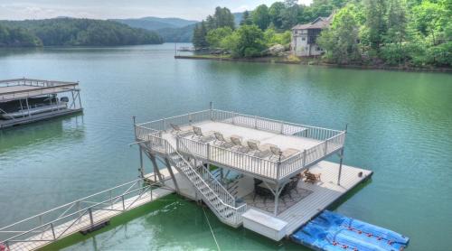 Necowa Cove House | Indulge at Jump Right In with Spa and Hot Tub Amenities