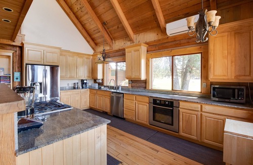 Sisters House | Jumping Juniper Ranch: Private Pool, Sauna & Mountain Views