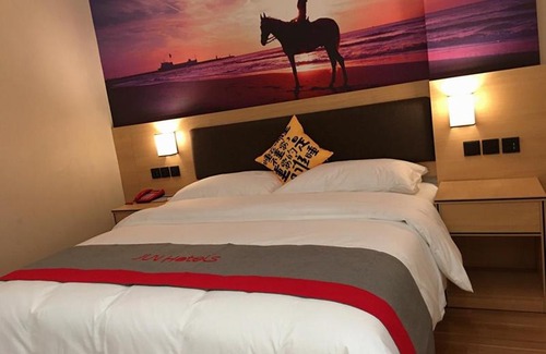 Emeishan Hotel | Discover JUN Hotels Emeishan: Family-Friendly Retreat