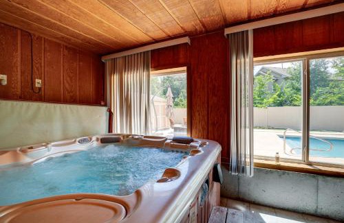 Junction City House | Cozy Junction City Home with Hot Tub by Milford Lake