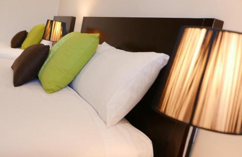 Maryborough Hotel | Family-Friendly Junction Motel with Pool & Breakfast Included