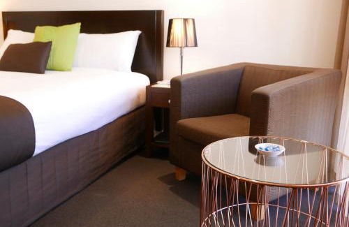 Maryborough Hotel | Family-Friendly Junction Motel with Pool & Breakfast Included