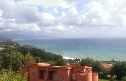 Bonifati Villa | Exclusive Summer Stay: 20% Off with Oceanfront Pool Views