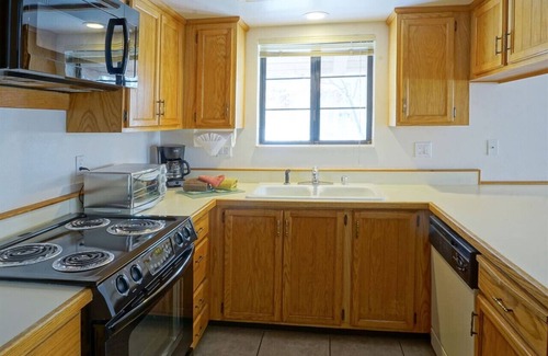 June Lake Condo | Scenic June Lake Interlaken: Mountain Views & Relaxing Spa