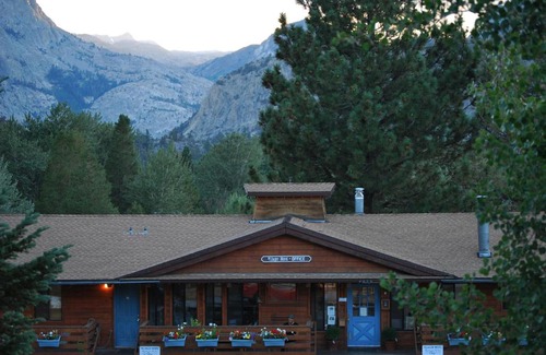 June Lake Cabin | June Lake Villager: Pet-Friendly Retreat with Ocean Views