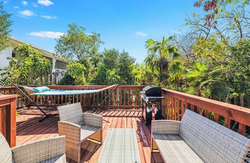 Providenciales Cottage | June Plum Hideaway Cottage in Grace Bay, Provo, TCI