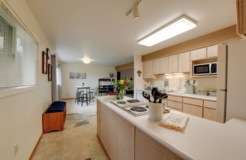 Juneau Apartment | Juneau Apartment with Ocean View - Steps to Hiking & Breweries