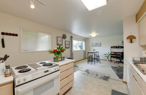 Juneau Apartment | Juneau Apartment with Ocean View - Steps to Hiking & Breweries
