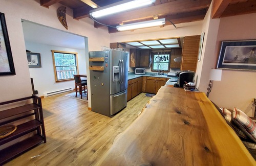 North Douglas Cabin | Top-Rated Juneau Cabin with Kitchen & Close to Trails