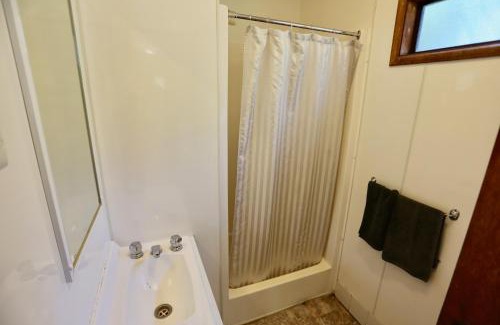 Junee Resort | Discover Junee Tourist Park: Family-Friendly with Pool Access