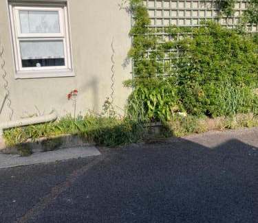 Kilkelly Apartment | Cozy Junes Apartment - Family Friendly with Top Guest Ratings