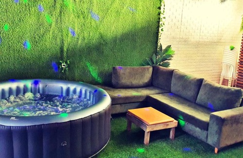 Rishon LeTsiyon Bed & Breakfast | Relaxing Retreat at JUNGA: Family-Friendly with Hot Tub