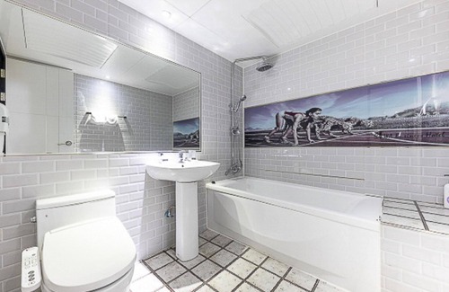 Chunghung Hotel | Eco-Friendly Jungheung-dong Hotel with Breakfast & Hot Tub