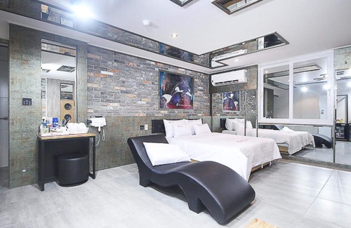 Chunghung Hotel | Eco-Friendly Jungheung-dong Hotel with Breakfast & Hot Tub